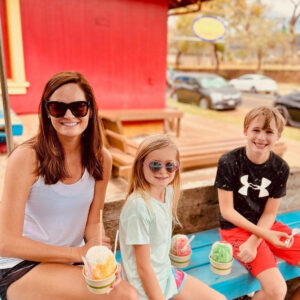 mom and kids with shave ice